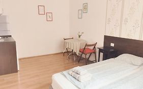 1#Parliament Sunflower Apartments Room